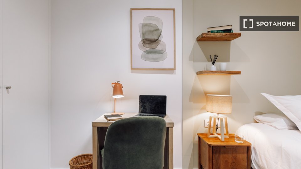 Double room Barcelona, 3 beds, 117m² — photo 17
