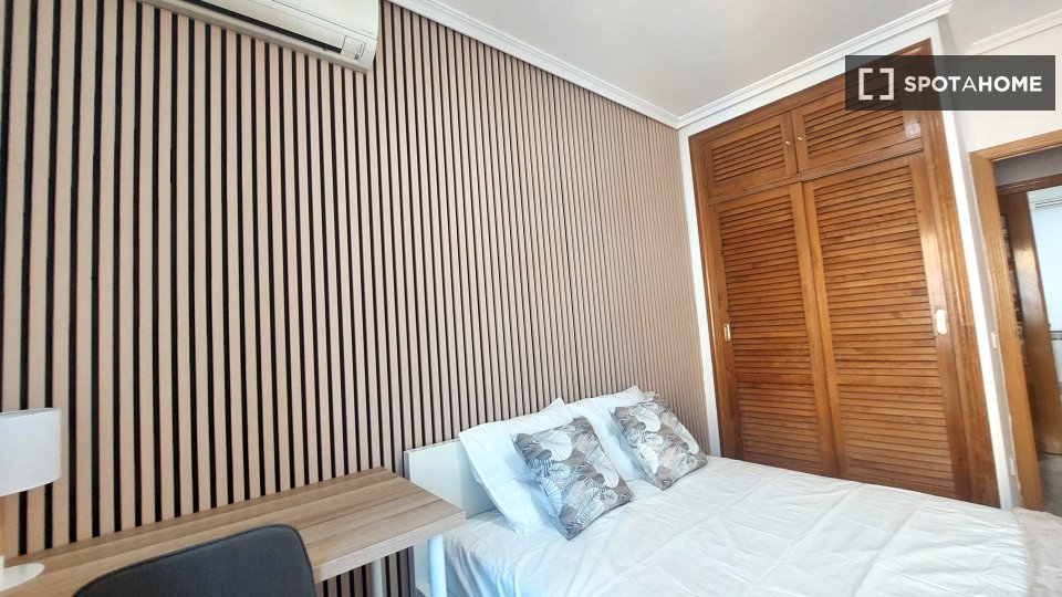 Double room Madrid, 4 beds, 95m² — photo 23