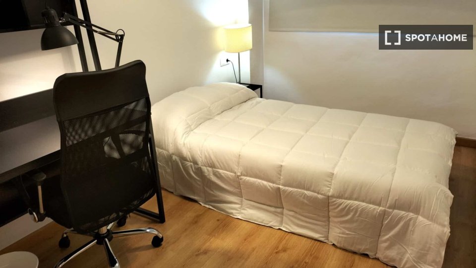 Double room Valencia, 3 beds — photo 9