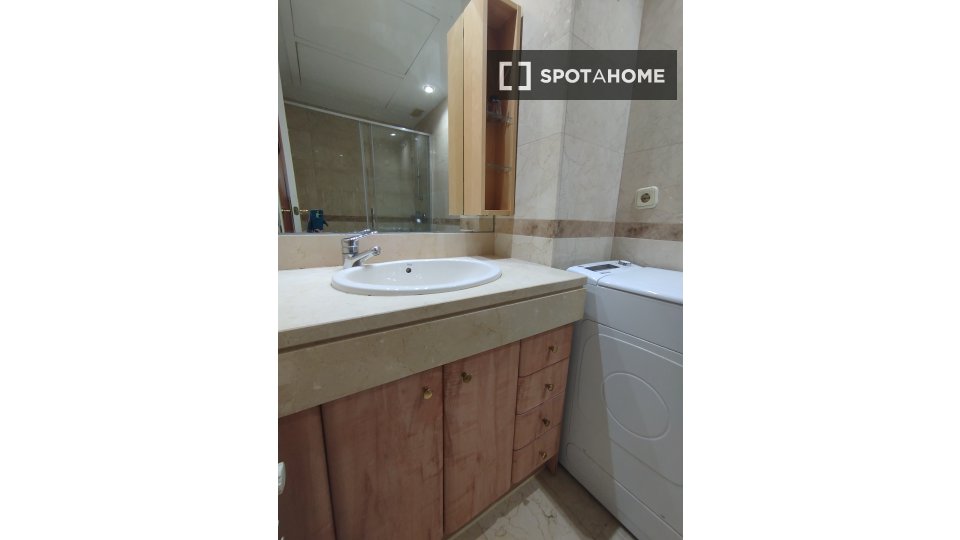 Double room Madrid, 4 beds — photo 7