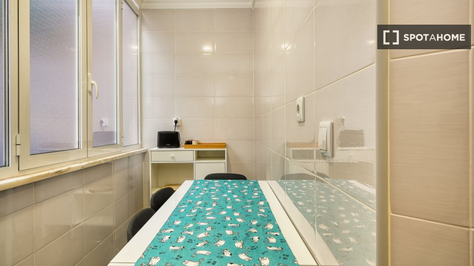 Double room Lisbon, 4 beds — photo 9