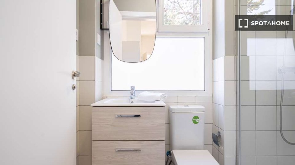Double room Madrid, 17 beds, 560m² — photo 18