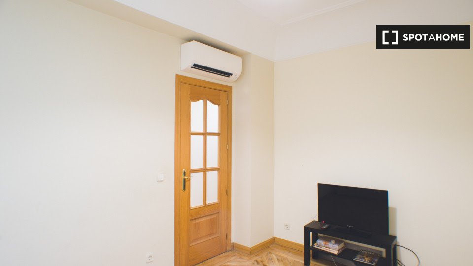 Double room Madrid, 6 beds, 140m² — photo 5