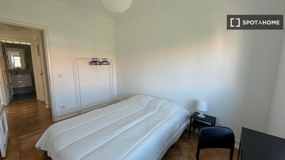 Double room Lisbon, 2 beds — photo 1