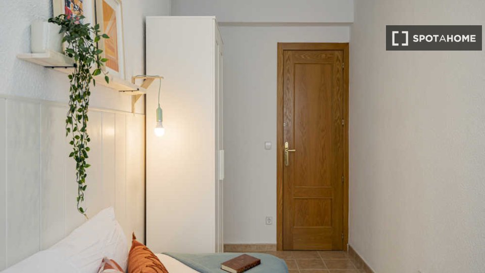 Double room Madrid, 25 beds — photo 39
