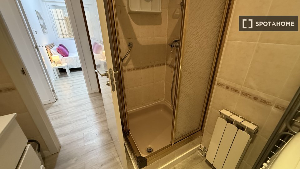 Double room Madrid, 4 beds — photo 6