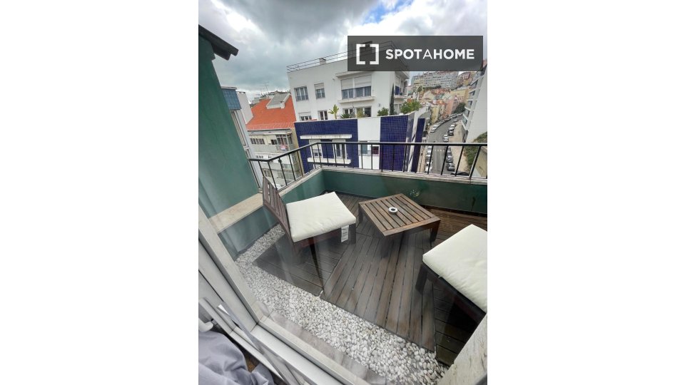 Double room Lisbon, 3 beds, 150m² — photo 11