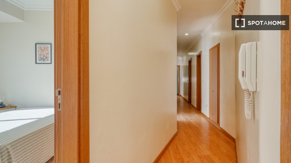 Double room Lisbon, 4 beds — photo 19