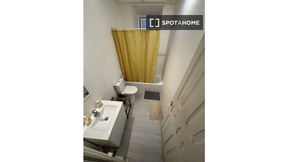 Double room Lisbon, 1 bed, 120m² — photo 4