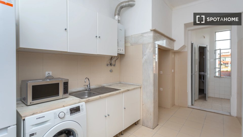 Double room Lisbon, 6 beds — photo 13
