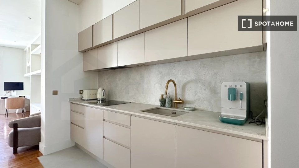 Apartment Lisbon, 3 beds, 180m² — photo 15