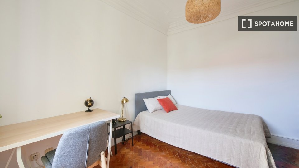 Double room Lisbon, 4 beds — photo 56