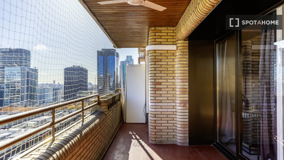 Double room Madrid, 7 beds, 157m² — photo 4