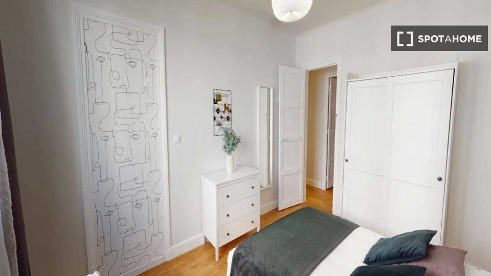 Double room Paris, 4 beds, 80m² — photo 2