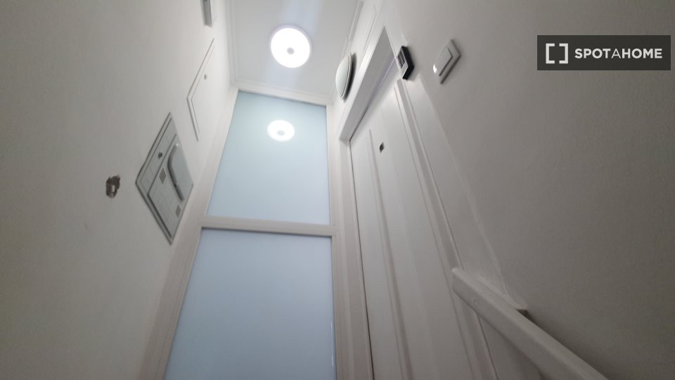 Apartment Lisbon, 2 beds — photo 22