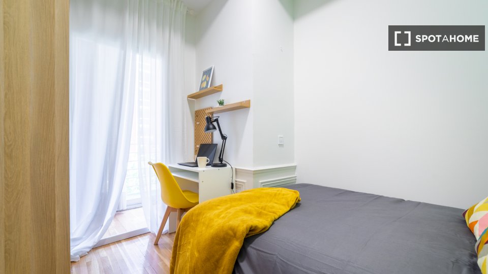 Double room Madrid, 13 beds, 301m² — photo 5