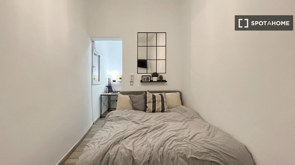 Piso de 3 habitaciones en alquiler en San Diego, Madrid.