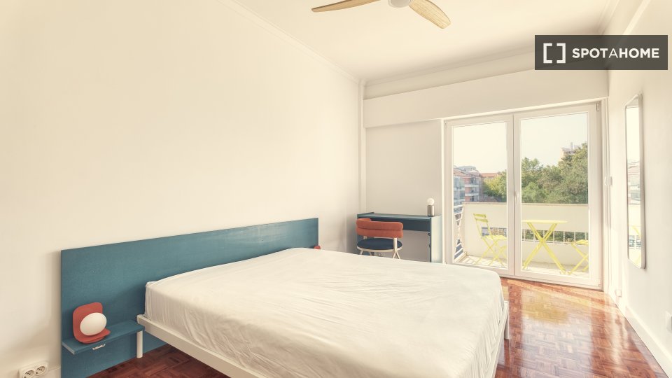 Double room Lisbon, 5 beds — photo 19
