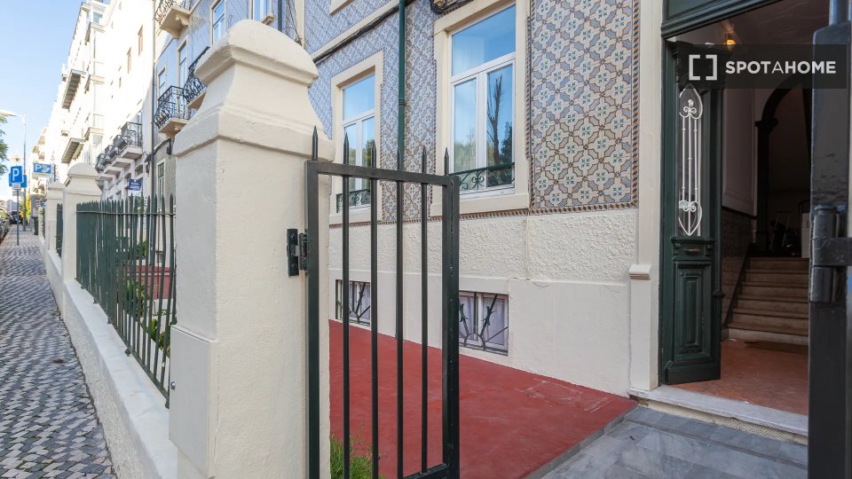 Double room Lisbon, 6 beds — photo 15