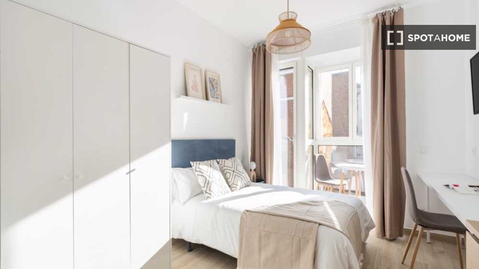 Double room Madrid, 12 beds — photo 9