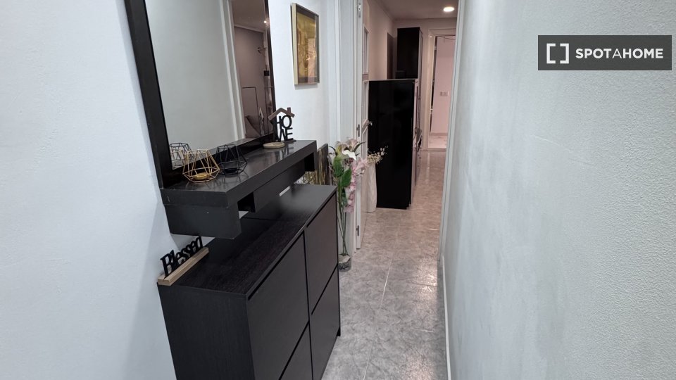 Double room Barcelona, 4 beds, 102m² — photo 5