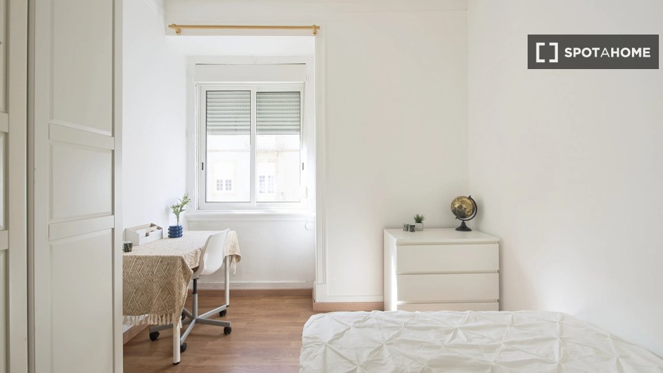 Double room Lisbon, 4 beds — photo 13