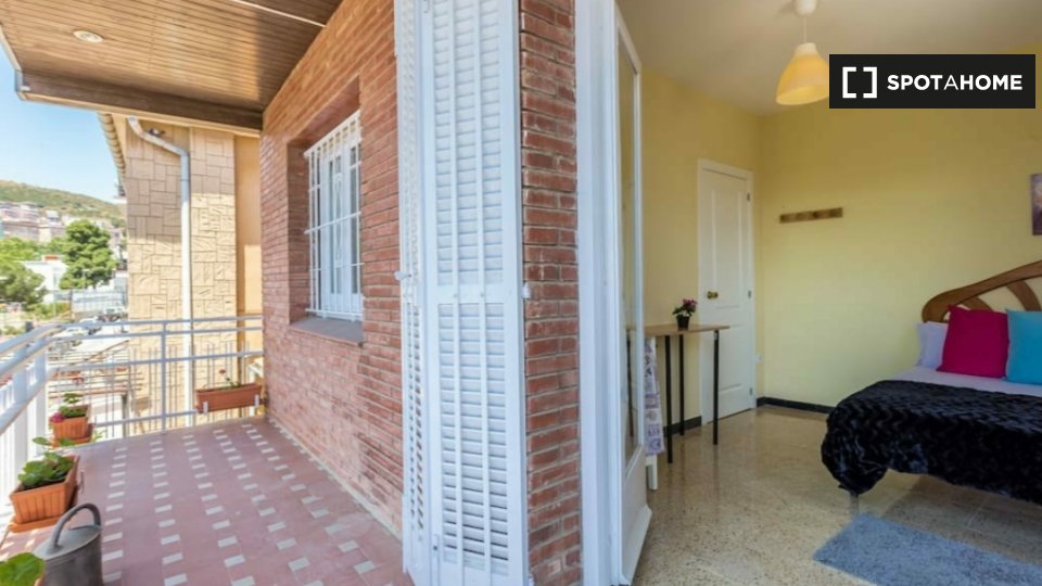 Room for rent in 9-bedroom house in Gràcia, Barcelona - a Barcellona