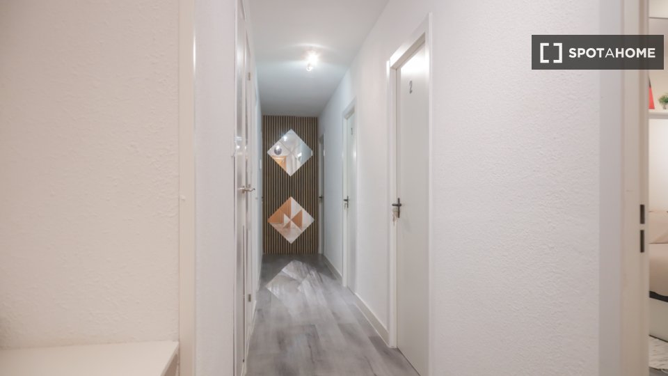 Double room Madrid, 5 beds — photo 19