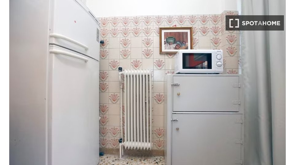 Double room Athens, 3 beds — photo 15