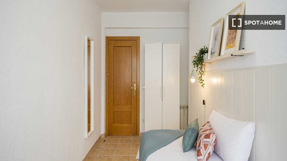 Double room Madrid, 25 beds — photo 49