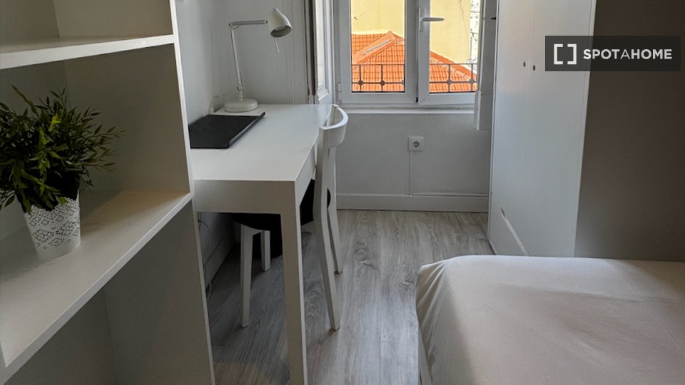 Double room Lisbon, 4 beds — photo 10