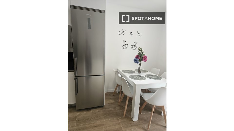 Double room Zaragoza, 5 beds, 116m² — photo 18