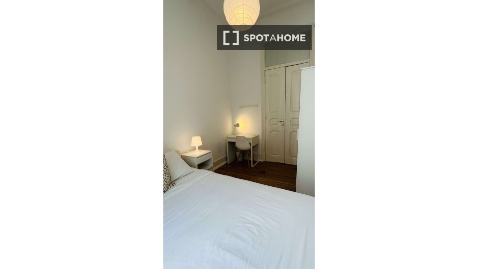 Double room Lisbon, 5 beds, 170m² — photo 16