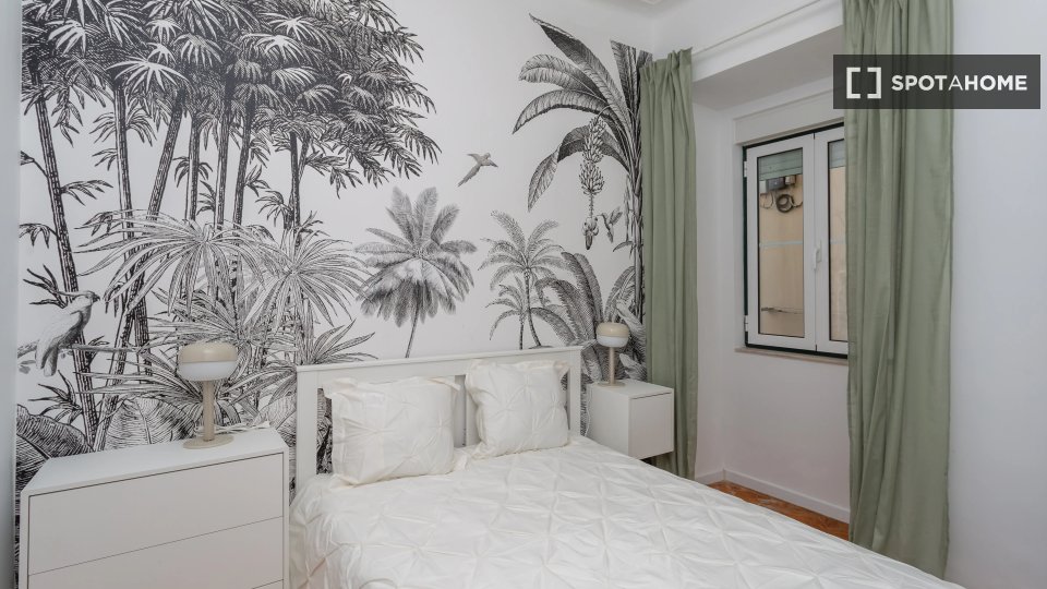 Double room Lisbon, 5 beds — photo 11