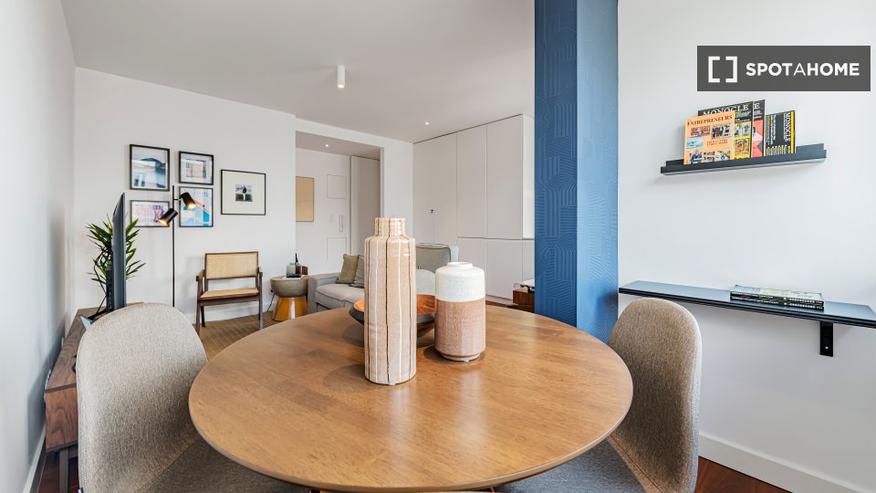 Apartment Lisbon, 2 beds, 74m² — photo 13