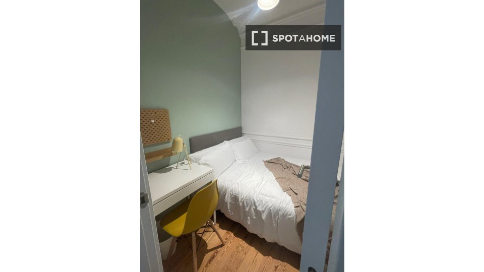 Double room Madrid, 10 beds, 173m² — photo 32