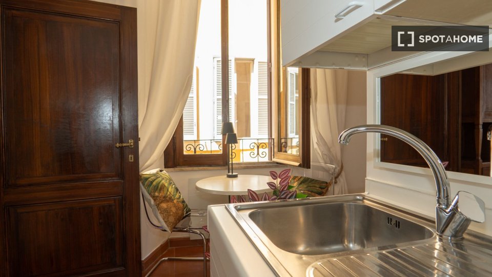 Apartment Rome, 1 bed, 35m² — photo 1