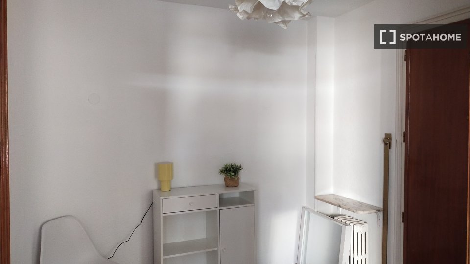 Double room Madrid, 3 beds, 140m² — photo 6