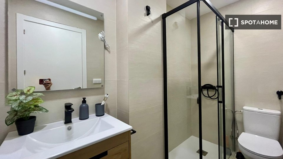 Double room Valencia, 3 beds, 17m² — photo 7