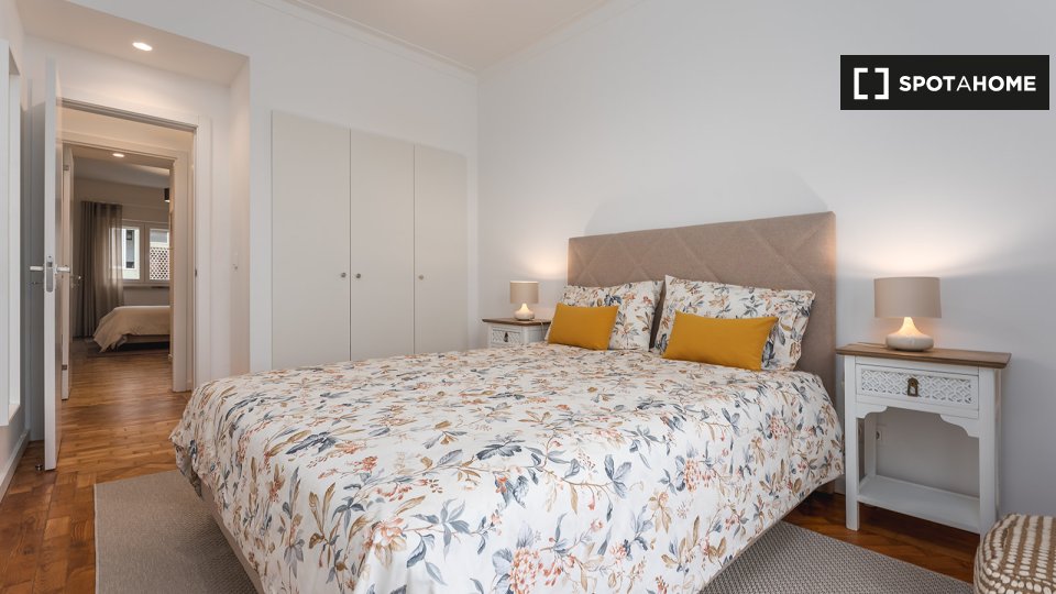 Apartment Lisbon, 2 beds, 75m² — photo 1