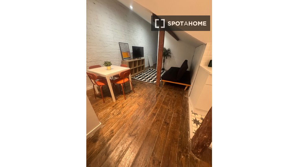 Apartment Lisbon, 2 beds, 80m² — photo 8