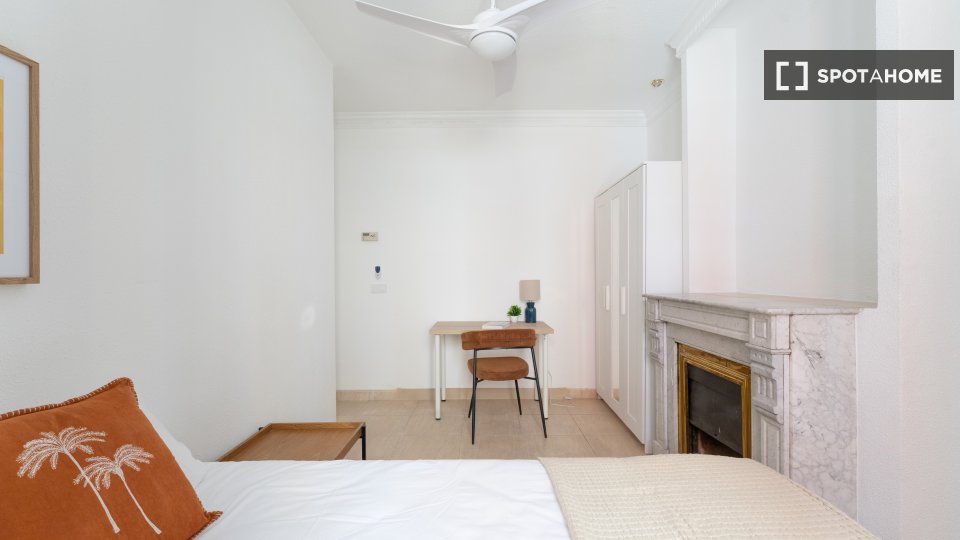 Double room Madrid, 7 beds — photo 18