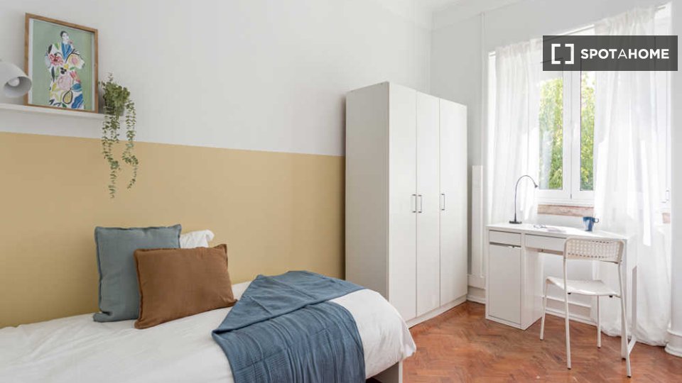 Double room Lisbon, 5 beds — photo 46