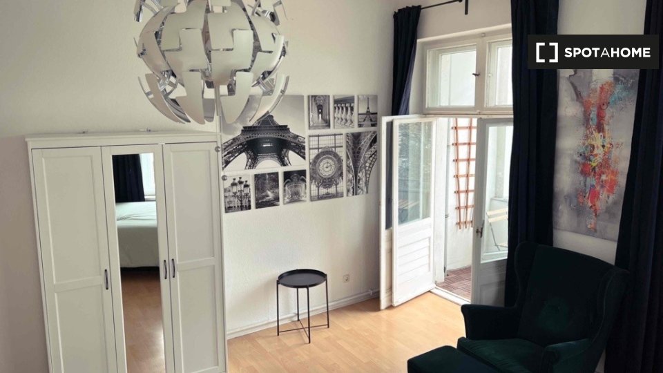 Double room Berlin, 3 beds, 120m² — photo 3