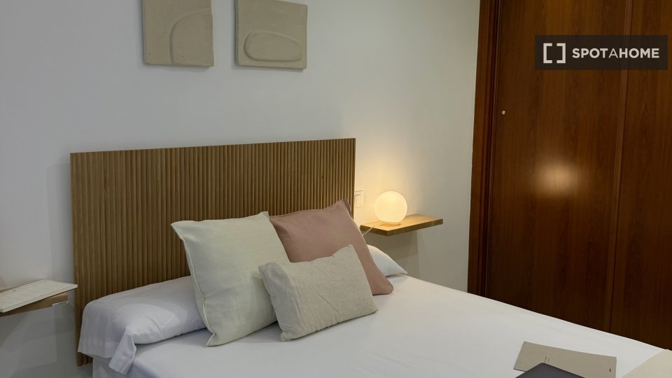 Double room Madrid, 4 beds, 140m² — photo 17
