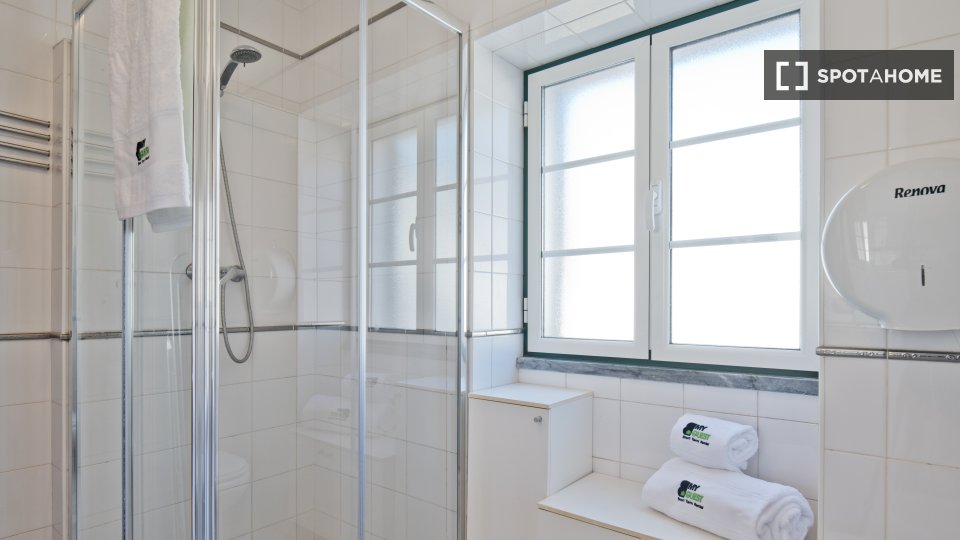 Apartment Lisbon, 2 beds, 50m² — photo 3