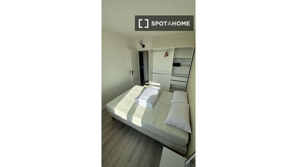 Double room Paris, 4 beds, 80m² — photo 2