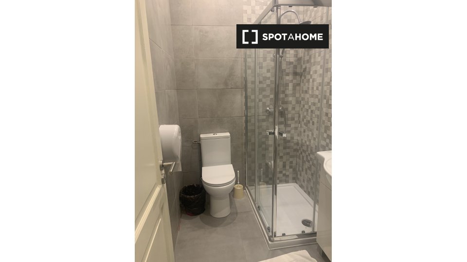 Double room Lisbon, 4 beds, 100m² — photo 18
