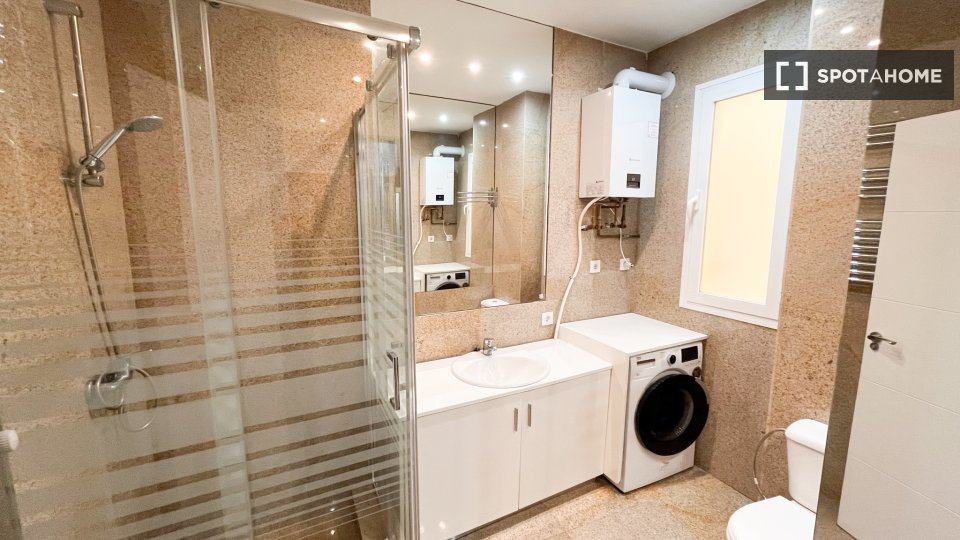 Double room Madrid, 4 beds, 60m² — photo 2