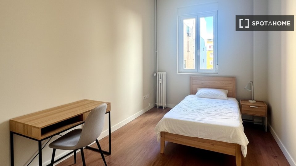 Double room Madrid, 7 beds, 180m² — photo 6